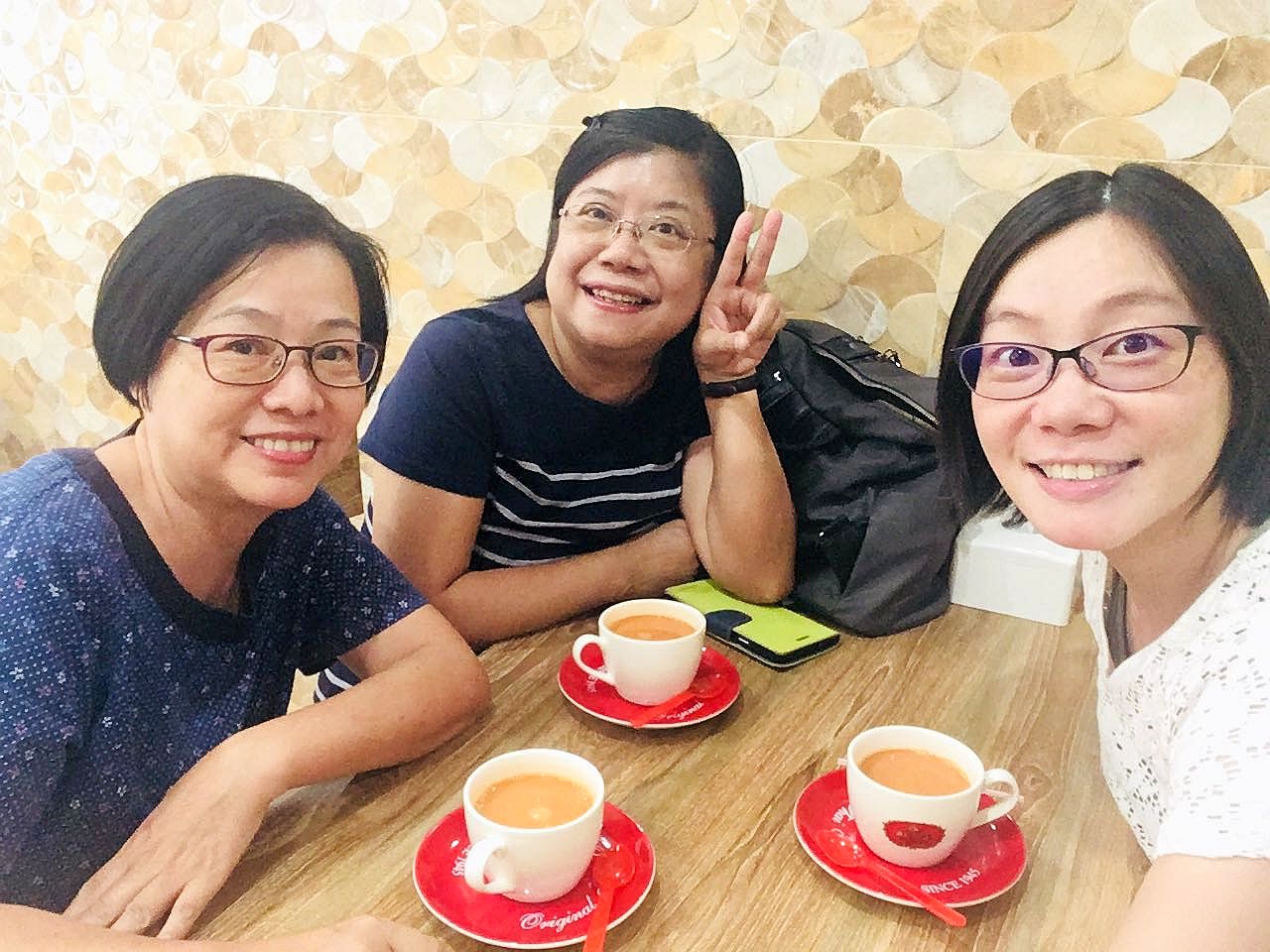 王念慈宣教士(左)及蘇燕茵宣教士(右)