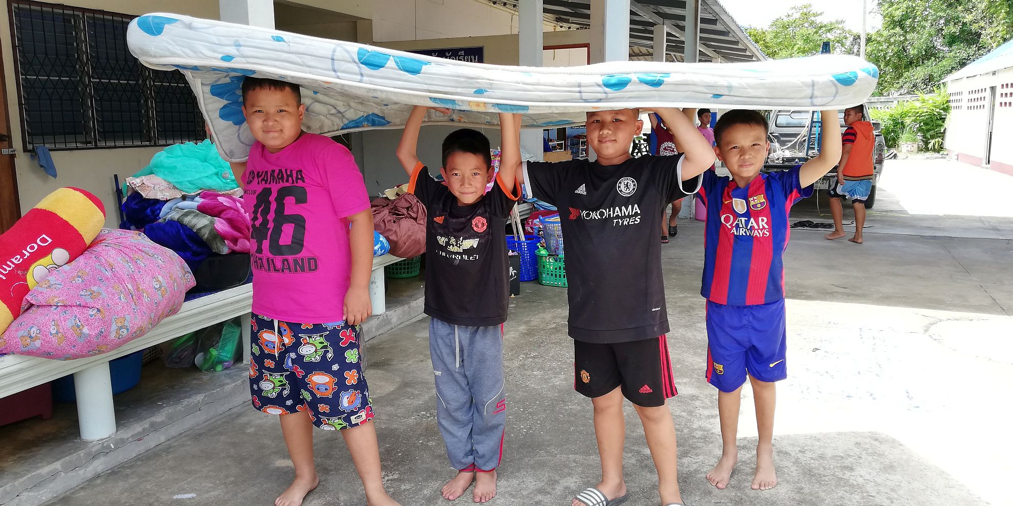 齊心協力運床墊